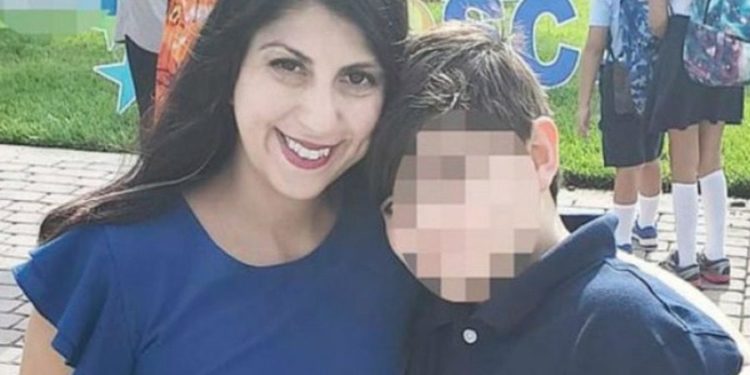 Alldaynews.gr 37χρονη φιλάνθρωπος έκανε 25 φορές σeξ με τον 16χρονο γιο του άντρα της (pics)