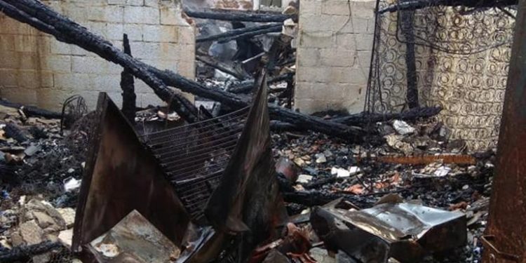 Alldaynews.gr Στάχτη το σπίτι πασίγνωστού πολιτικού στη Θεσσαλία(photos)