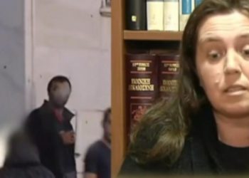 «Δίνουν άλλη μια μαχαιριά στο παιδί» – Διώχνουν από το σχολείο τον 15χρονο που μαχαιρώθηκε (vid)