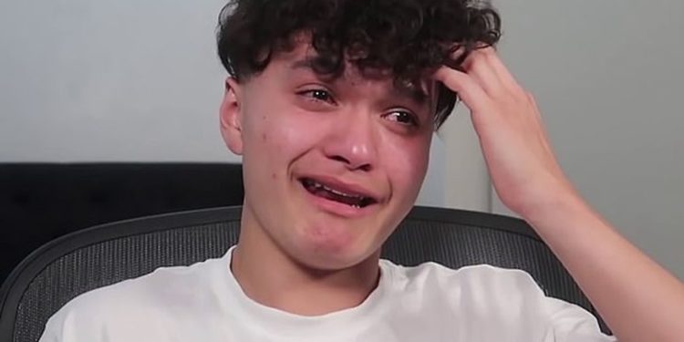 Alldaynews.gr Τον απέκλεισαν δια βίου από το Fortnite και ανέβασε βίντεο με δημόσια απολογία! Τα κλάματα του 17χρονου gamer και τι κρύβεται από πίσω!