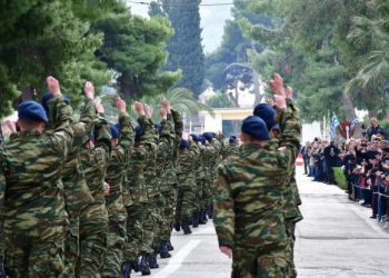 φαντάροι-fantaroi-στρατιώτες-στρατός-παρέλαση-στρατόπεδο