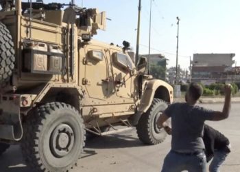 Δείτε πως οι Κούρδοι «υποδέχονται» τους Τούρκους εισβολείς στα εδάφη τους (Video)