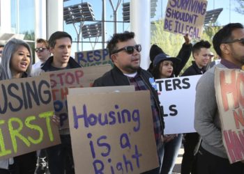 Στις ΗΠΑ δεν επιτρέπεται να είσαι …άστεγος! 1.000 δολάρια και 6 μήνες φυλάκιση εάν κοιμάσαι έξω