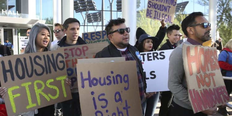 Alldaynews.gr Στις ΗΠΑ δεν επιτρέπεται να είσαι …άστεγος! 1.000 δολάρια και 6 μήνες φυλάκιση εάν κοιμάσαι έξω