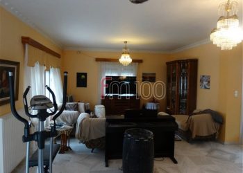 Τρομακτικό σκηνικό στην Λήμνο: Κεραυνός άνοιξε τρύπα στην οροφή σπιτιού (pics)