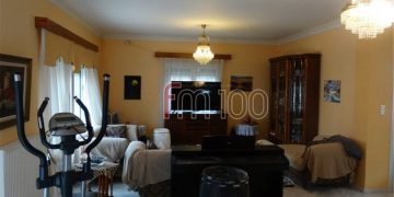 Τρομακτικό σκηνικό στην Λήμνο: Κεραυνός άνοιξε τρύπα στην οροφή σπιτιού (pics)