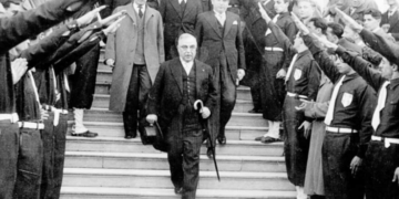 Alldaynews.gr Καθηγήτρια Λυκείου τα είπε «έξω από τα δόντια» για το καθεστώς Μεταξά: «Ήταν φασίστας-δικτάτορας» (Video)