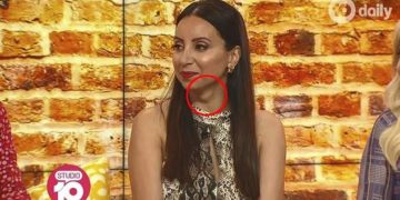 Alldaynews.gr Δημοσιογράφος ενημερώνεται από τηλεθεατή ότι έχει πρόβλημα υγείας – Ο φύλακας άγγελος ήταν ένας απλός… (Video)