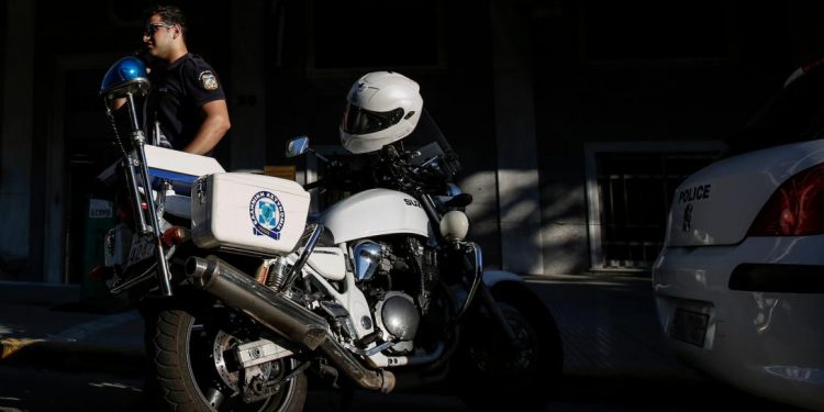 Alldaynews.gr Άγριος καυγάς μεταξύ αξιωματικών της ΕΛ.ΑΣ. – Στο νοσοκομείο ο ένας