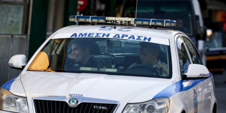 Alldaynews.gr Πειραιάς: Πυροβολισμοί το πρωί σε καφέ, στο νοσοκομείο γυναίκα με σφαίρα στο κεφάλι