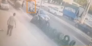 Alldaynews.gr “Εσύ είσαι ο άνθρωπος που πήρε τη ζωή του πατέρα μου;” Βίντεο ντοκουμέντο από το θανατηφόρο τροχαίο στο Πικέρμι