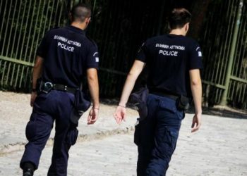 Alldaynews.gr «Μας έβαλαν να σκύβουμε, μας κοιτούσαν, ήταν μια απόλυτα εξευτελιστική διαδικασία» – Τι λένε τα μέλη του ΣΕΚ για την ΕΛ.ΑΣ.