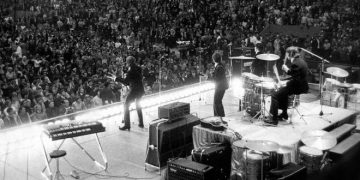 Δε θα πιστεύεις που βρίσκεται σήμερα ο Έλληνας ροκ σταρ που εμφανίστηκε με Rolling stones και Beatles (vids)