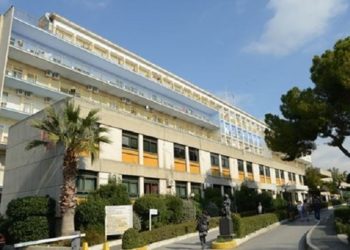 Σοκ σε Γυμνάσιο: Στο νοσοκομείο 12χρονος από το «παιχνίδι του πνιγμού»