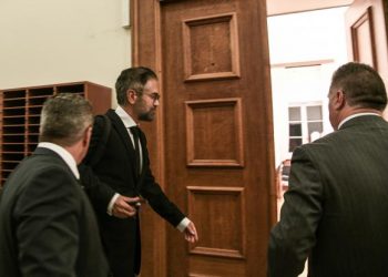 Η Εισαγγελία κατά της Διαφθοράς Αδειάζει Φρουζή: Δεν θα μπορούσε να τύχει προστασίας, είναι κατηγορούμενος!