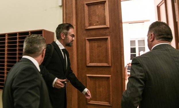 Alldaynews.gr Η Εισαγγελία κατά της Διαφθοράς Αδειάζει Φρουζή: Δεν θα μπορούσε να τύχει προστασίας, είναι κατηγορούμενος!