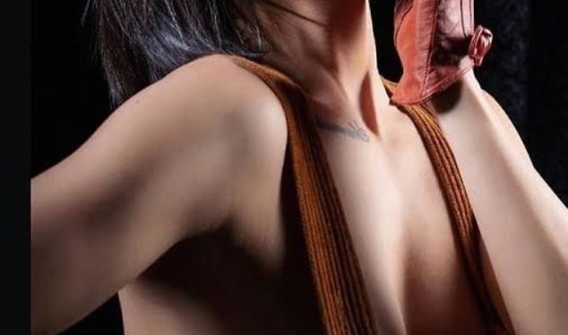 Alldaynews.gr Πήγε στο Rising Star να κάνει καριέρα αλλά κατέληξε να …ποζάρει χωρίς σουτιέν