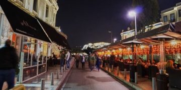 Η απάντηση στον αντικαπνιστικό: Τα μπαρ βγαίνουν στο δρόμο