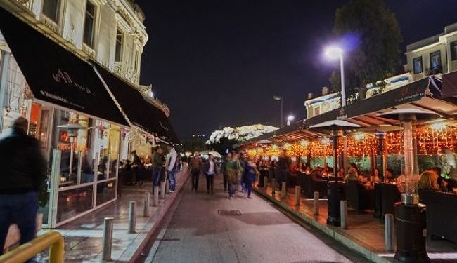 Η απάντηση στον αντικαπνιστικό: Τα μπαρ βγαίνουν στο δρόμο