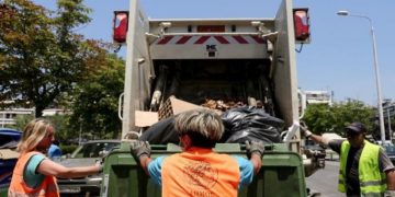 Alldaynews.gr Είμαι μόνη μου, κάποια στιγμή θόλωσα και το πέταξα, λέει η 24χρονη μητέρα