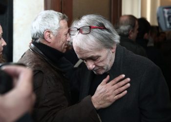 Τραγική φιγούρα ο Ανδρέας Μικρούτσικος στην κηδεία του αδελφού του