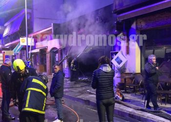 Κάηκε κατάστημα κινητής τηλεφωνίας στον Βόλο