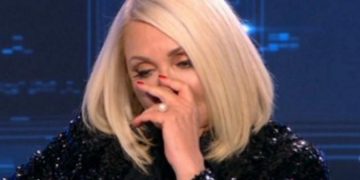 Συγκινημένη εξομολογήθηκε όλα όσα έκρυβε τα τελευταία χρόνια – “Το παιδί το υιοθέτησε άλλη οικογένεια, εγώ ζήτησα να το βαφτίσω”