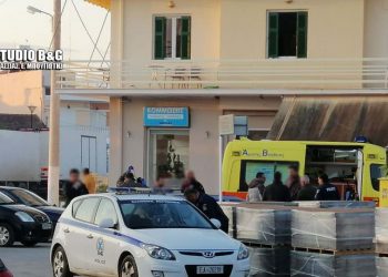ΠΡΙΝ ΑΠΟ ΛΙΓΟ: 35χρονος αυτοκτόνησε έξω από το σπίτι του