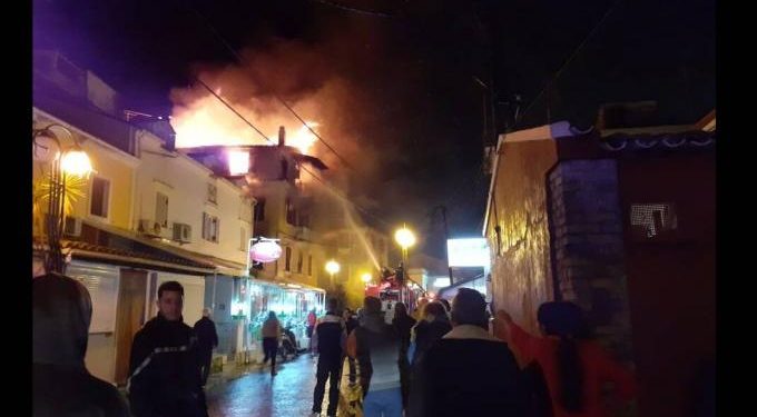 Alldaynews.gr Φωτιά στην Κέρκυρα: Διασωληνωμένος ένας άνδρας, με πολλαπλά εγκαύματα δεύτερος ένοικος