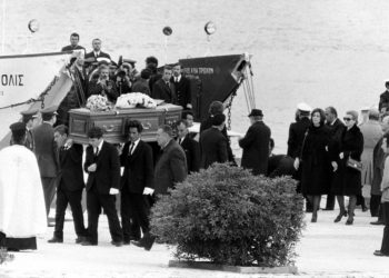 «Είχε άθαφτο το γιο του 20 μέρες, για να…» Σοκάρει η οικονόμος του Αριστοτέλη Ωνάση!