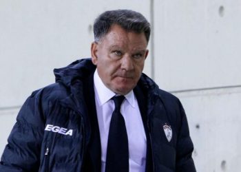 Δείτε το ΒΙΝΤΕΟ: Πέσιμο και ξύλο στον Κούγια στο ΑΕΛ-Καλαμάτα!