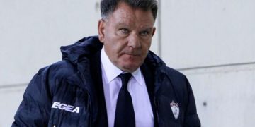 Δείτε το ΒΙΝΤΕΟ: Πέσιμο και ξύλο στον Κούγια στο ΑΕΛ-Καλαμάτα!