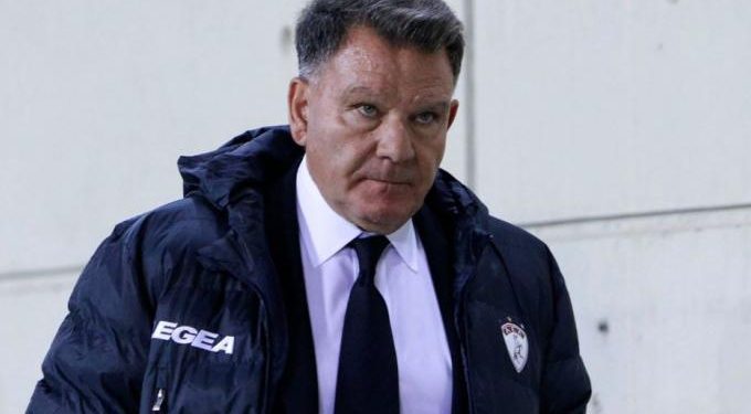 Δείτε το ΒΙΝΤΕΟ: Πέσιμο και ξύλο στον Κούγια στο ΑΕΛ-Καλαμάτα!