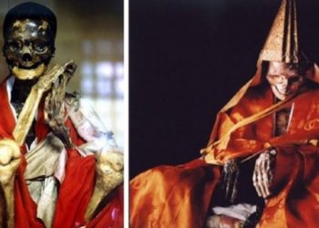 Ανατριχιαστικό: Μοναχοί μουμιοποιούνται ενώ είναι ακόμα ζωντανοί![Σοκαριστικές Εικόνες]