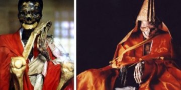 Ανατριχιαστικό: Μοναχοί μουμιοποιούνται ενώ είναι ακόμα ζωντανοί![Σοκαριστικές Εικόνες]