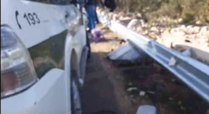 Alldaynews.gr Σοκαριστικό δυστύχημα λεωφορείου με 24 νεκρούς! Γέμισε πτώματα η περιοχή – ΠΡΟΣΟΧΗ ΣΚΛΗΡΕΣ ΕΙΚΟΝΕΣ