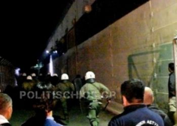 Νύχτα τρόμου στη ΒΙΑΛ της Χίου: Άγριο ξύλο μεταξύ Αφγανών, Σύρων και Παλαιστινίων