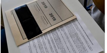 Καταγγελία: «Άριστοι» μαθητές ιδιωτικού σχολείου έδωσαν πανελλαδικές με «ομαδική τενοντίτιδα»