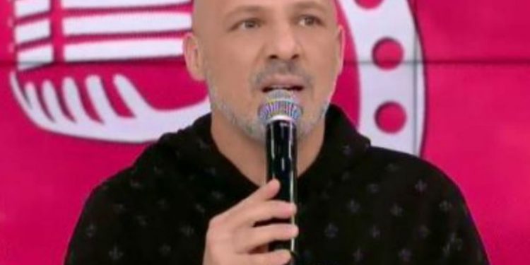 Alldaynews.gr «Κοκάλωσε» ο Νίκος Μουτσινάς με το τηλεφώνημα που δέχτηκε! «Ρε γελοίε»- «Κοκάλωσε»