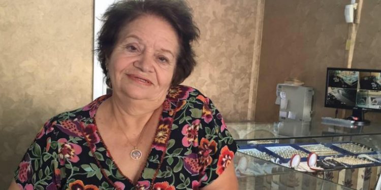 Alldaynews.gr Κύπρος: Μασκοφόροι απήγαγαν γυναίκα επιχειρηματία, την «έσπασαν» στο ξύλο και την παράτησαν- O σύζυγός της δολοφονήθηκε