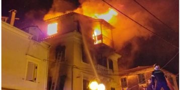 Alldaynews.gr Κέρκυρα: Κάηκε σπίτι, εικόνες σοκ από εγκλωβισμένο άτομο