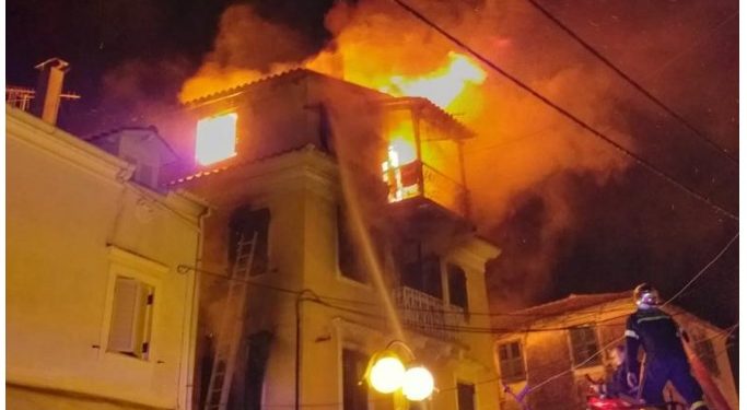 Alldaynews.gr Κέρκυρα: Κάηκε σπίτι, εικόνες σοκ από εγκλωβισμένο άτομο