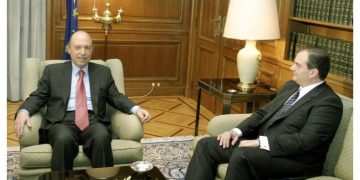 Άρθρο – φωτιά του Κώστα Σημίτη: Ο Καραμανλής φταίει για τις σημερινές τουρκικές απειλές