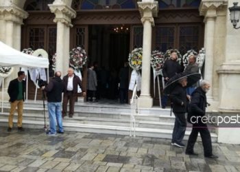 Ράγισαν καρδιές στην κηδεία του θρυλικού αστυνομικού Κώστα Σολδάτου[photo]