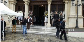 Ράγισαν καρδιές στην κηδεία του θρυλικού αστυνομικού Κώστα Σολδάτου[photo]