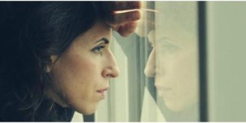 Alldaynews.gr 4 σημάδια ότι μεγάλωσατε σε μια τοξική οικογένεια