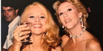 Alldaynews.gr Όταν η Αλίκη φιλούσε τη Λάσκαρη στο στόμα και μιλούσε για την Μακεδονία! Ένα συλλεκτικό βίντεο