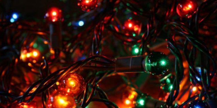 Alldaynews.gr Πόσο ρεύμα «καίνε» τα χριστουγεννιάτικα φωτάκια -Κόστος ανά ώρα