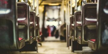 Ακατάλληλες εικόνες: Ζευγάρι κάνει σεξ μέσα στο λεωφορείο – Άφωνοι οι περαστικοί