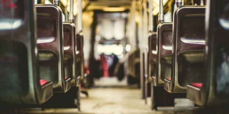 Ακατάλληλες εικόνες: Ζευγάρι κάνει σεξ μέσα στο λεωφορείο – Άφωνοι οι περαστικοί